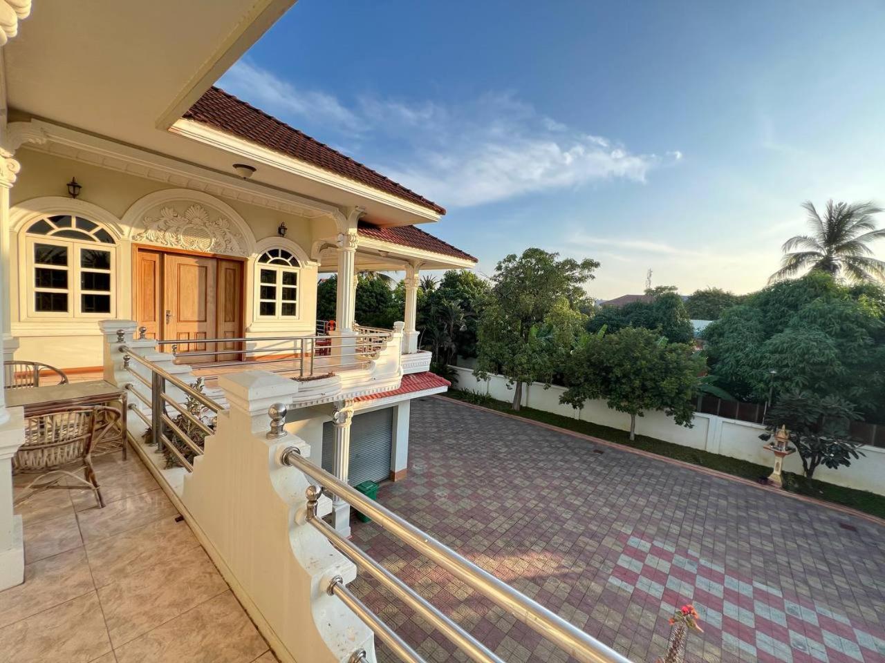 Lotus Blanc Homestay Villa Battambang Buitenkant foto